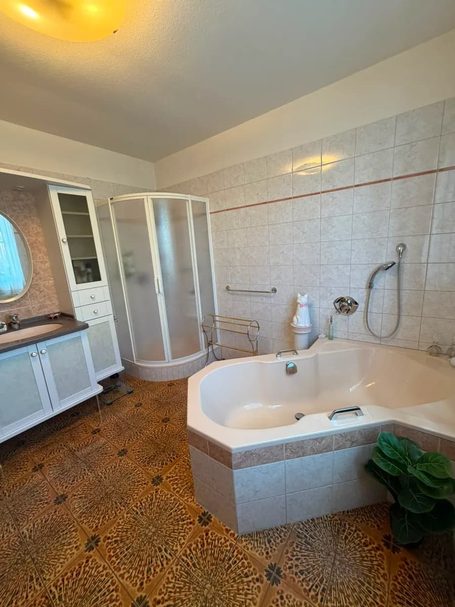 6-Zimmer-Haus mieten in Gmunden – 180 m², € 2.350 – Bild 2 von 18