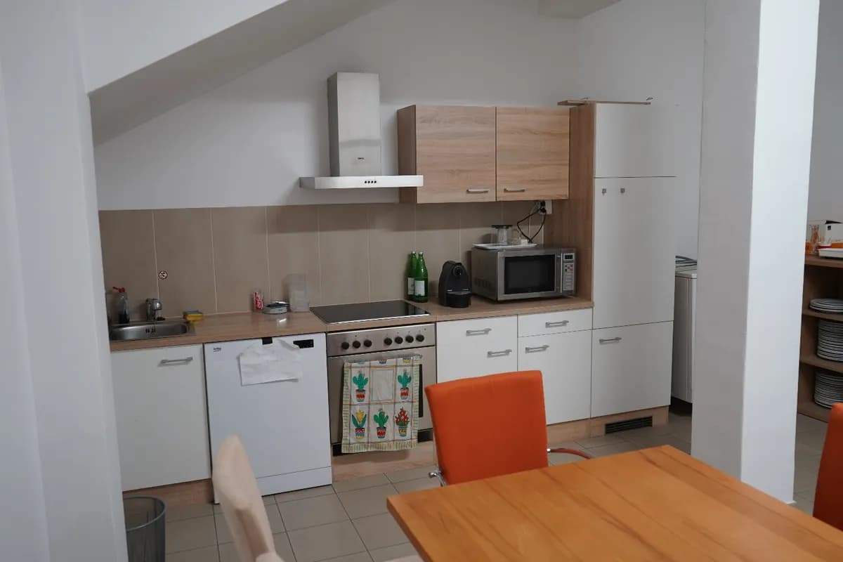 Gewerbeimmobilie mieten in Baden – 100 m², € 5 – Bild 16 von 17