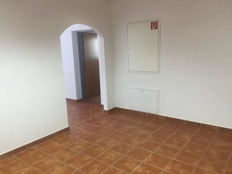 8-Zimmer-Gewerbeimmobilie mieten in Rohrbach – 290 m², € 5 – Bild 11 von 36
