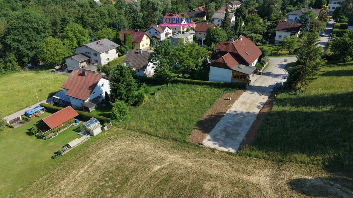Grundstück kaufen in Wels-Land – 599 m², € 185.000