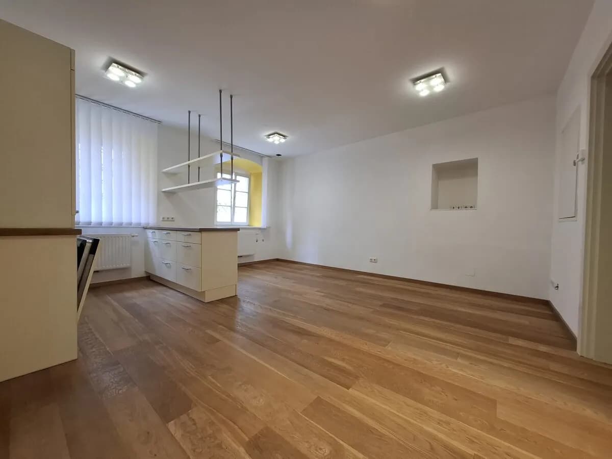 3-Zimmer-Gewerbeimmobilie mieten in Steyr – 61 m², € 564 – Bild 2 von 14