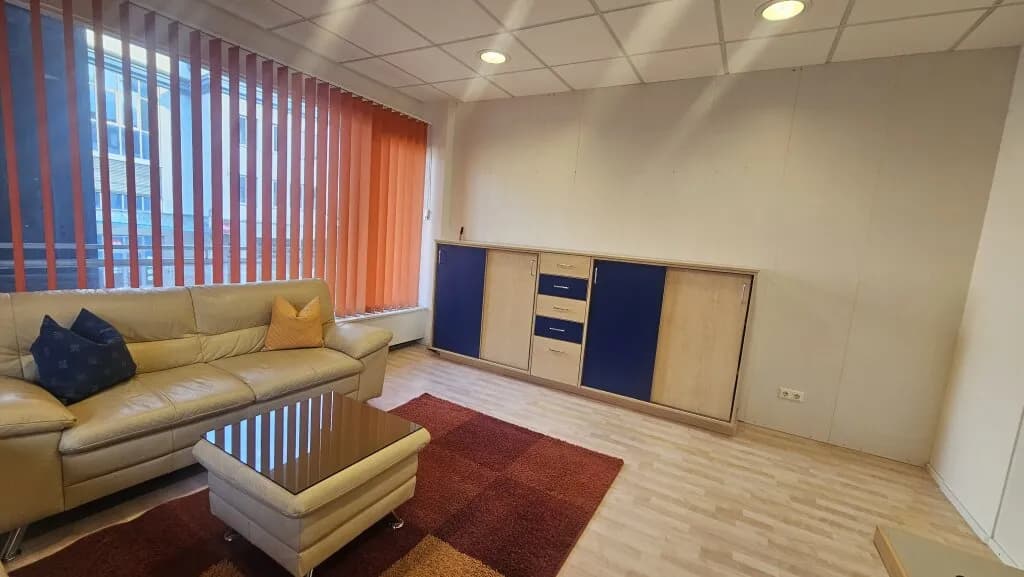 1-Zimmer-Gewerbeimmobilie mieten in Lienz – 21 m², € 360 – Bild 1 von 9