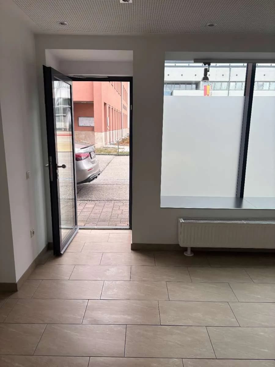 Gewerbeimmobilie mieten in Wels-Land – 40 m², € 696 – Bild 2 von 11