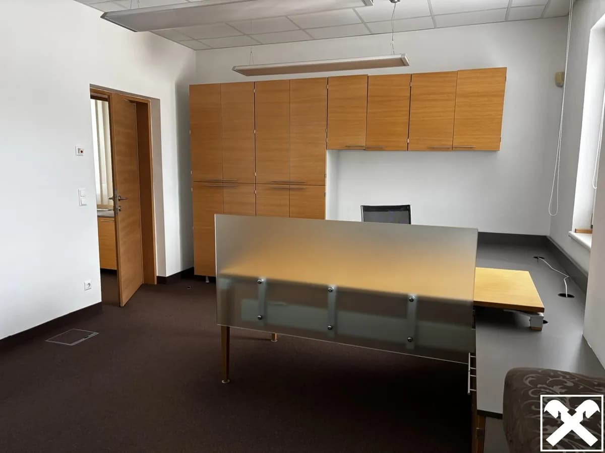 6-Zimmer-Gewerbeimmobilie mieten in Sankt Veit an der Glan – € 14 – Bild 2 von 11