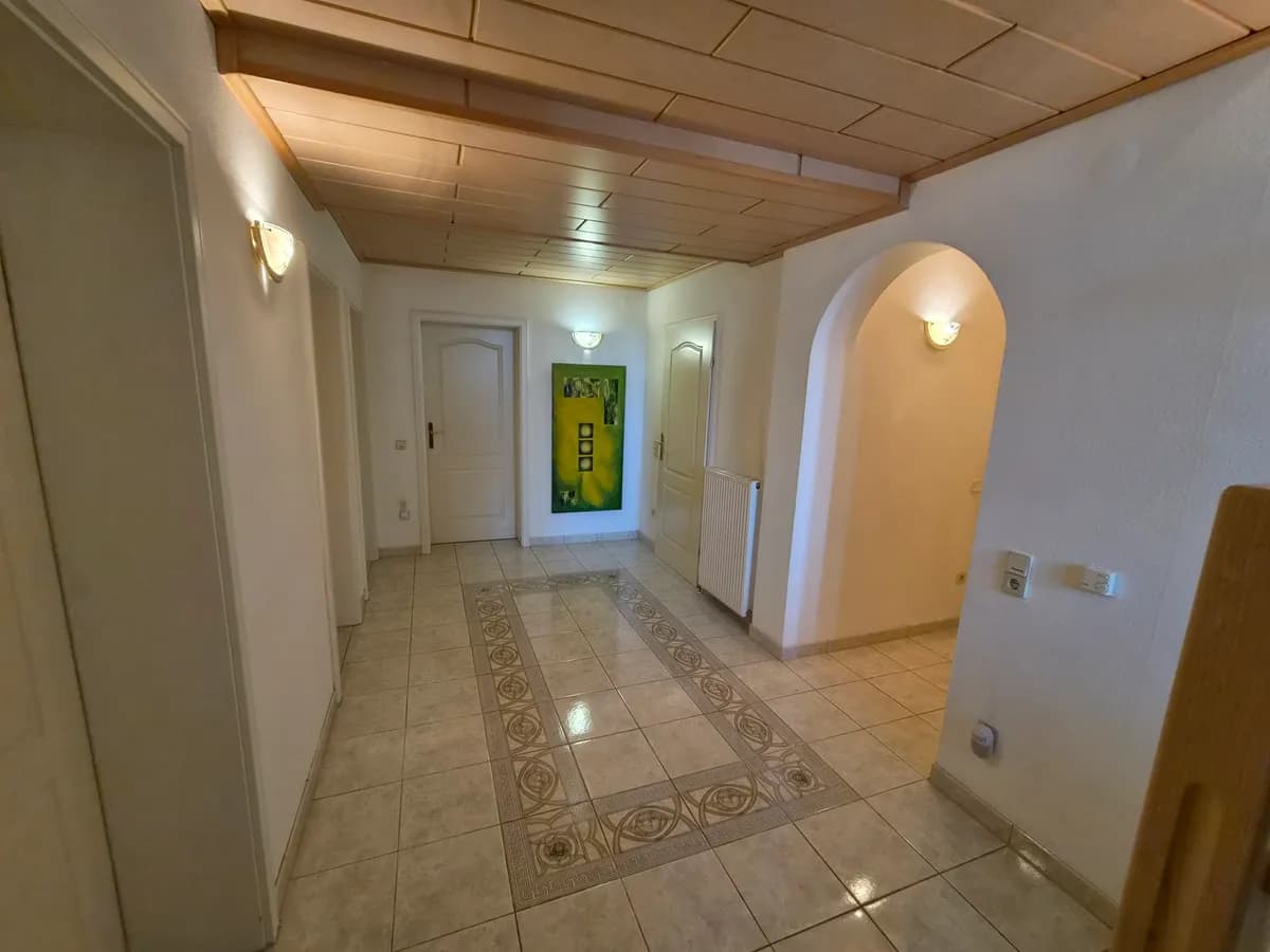 8-Zimmer-Immobilie kaufen in Baden – 326 m², € 890.000 – Bild 2 von 22