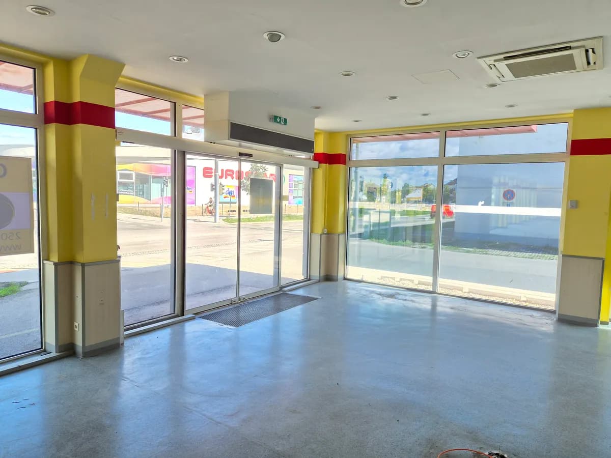 Gewerbeimmobilie mieten in Baden – 451 m², € 10.226 – Bild 4 von 10