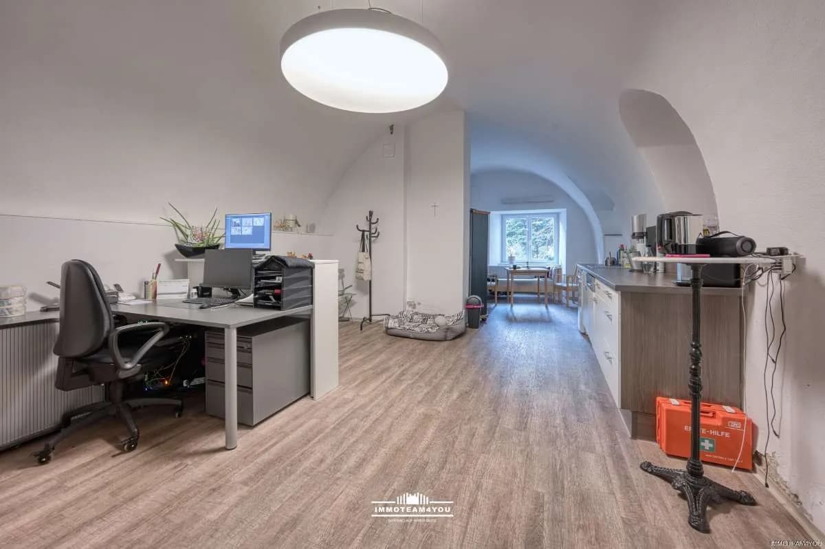 2-Zimmer-Gewerbeimmobilie mieten in Vöcklabruck – 131 m², € 2.046 – Bild 5 von 14