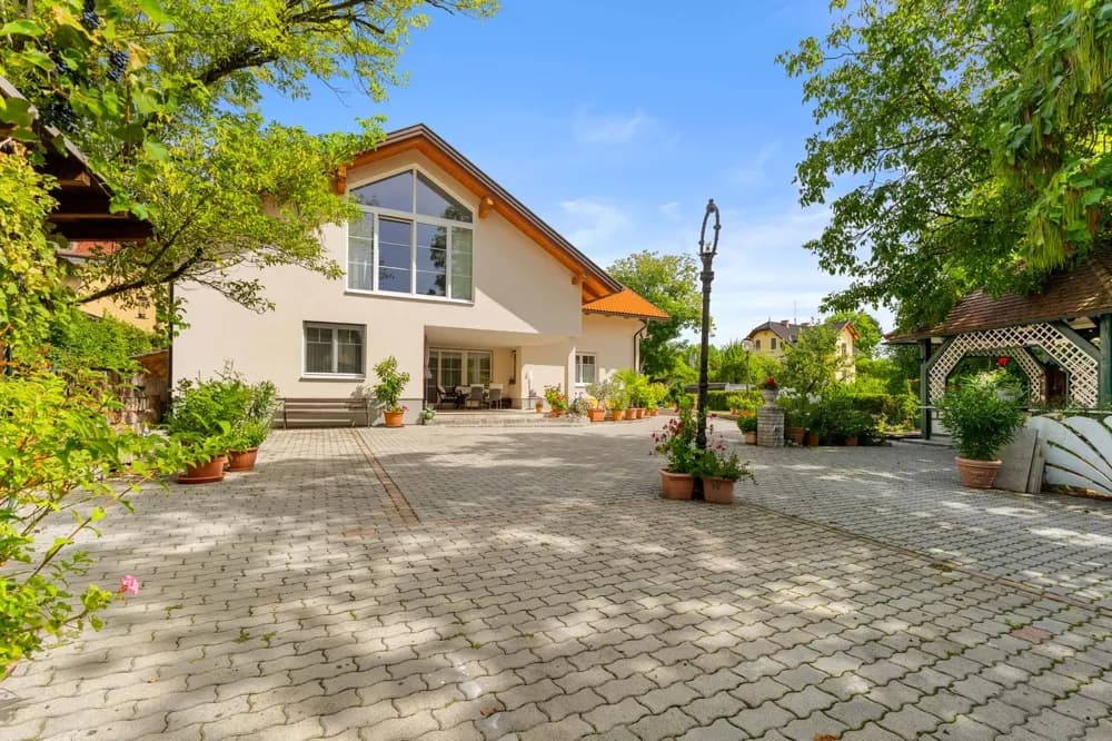 Haus kaufen in Villach Land – 250 m², € 1.070.000 – Bild 2 von 11
