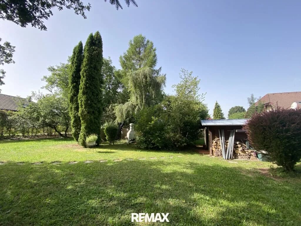 Grundstück kaufen in Vöcklabruck – 932 m², € 280.000
