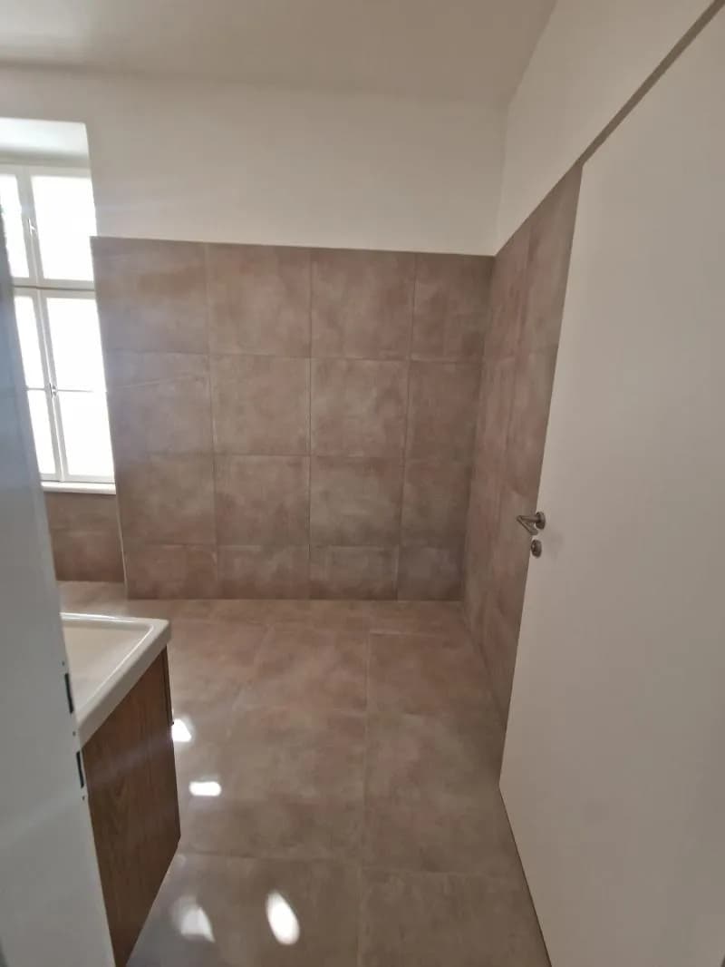 2-Zimmer-Wohnung mieten in Baden – 77,94 m², € 986 – Bild 5 von 11