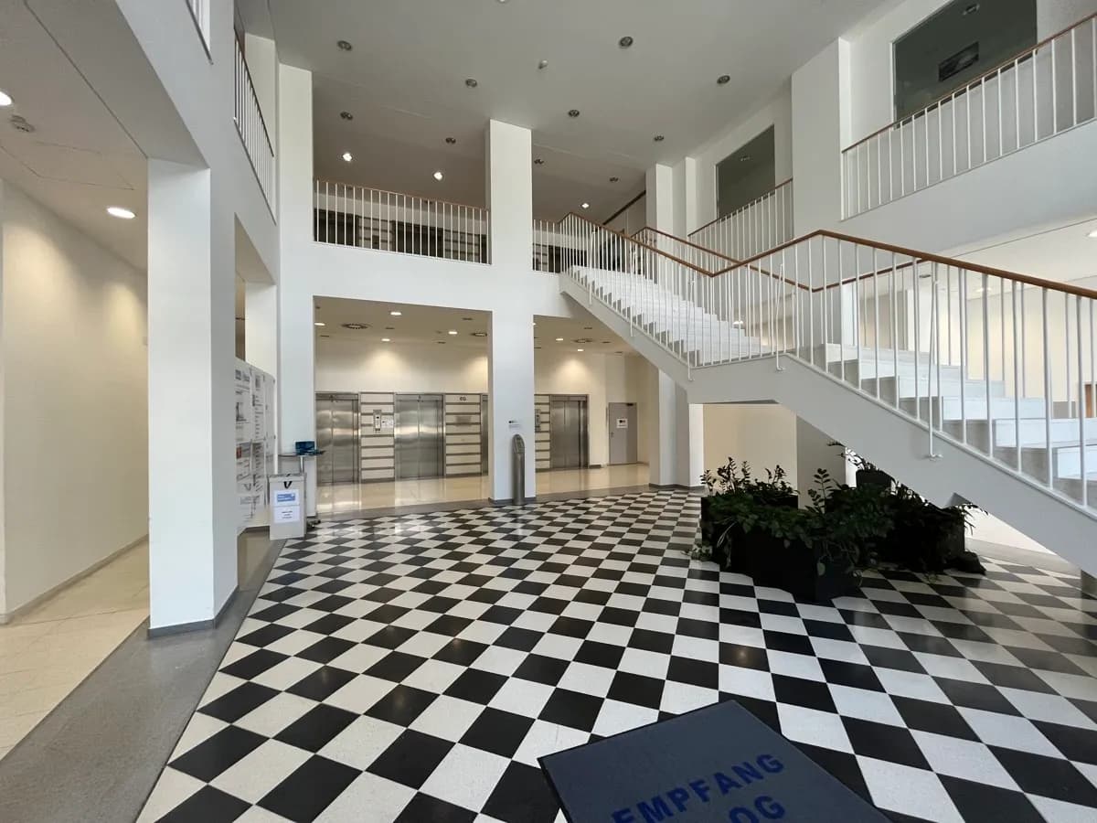 Gewerbeimmobilie mieten in Wien – 596 m², € 23.722 – Bild 1 von 12