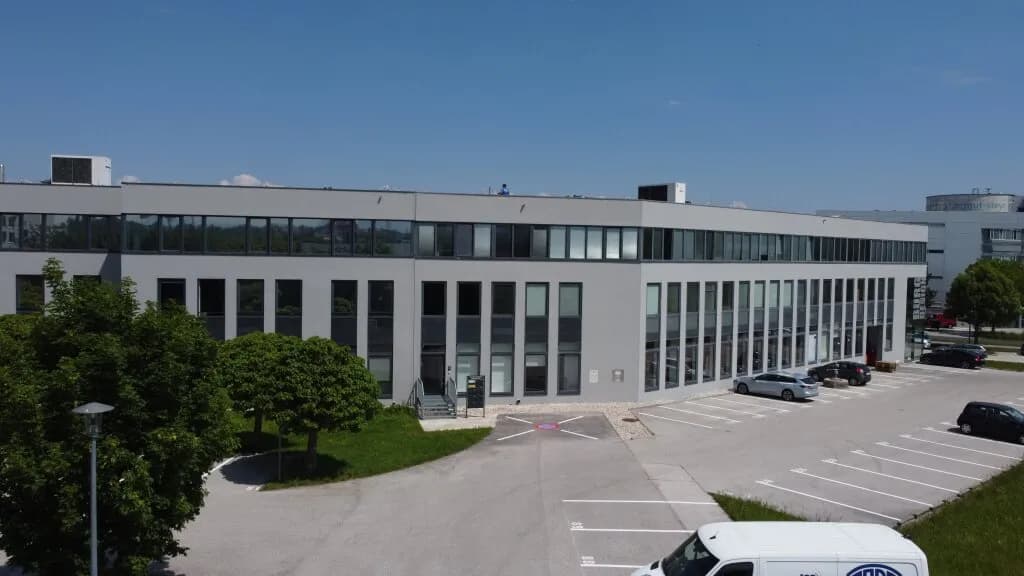 9-Zimmer-Gewerbeimmobilie mieten in Steyr – 280 m², € 3.397