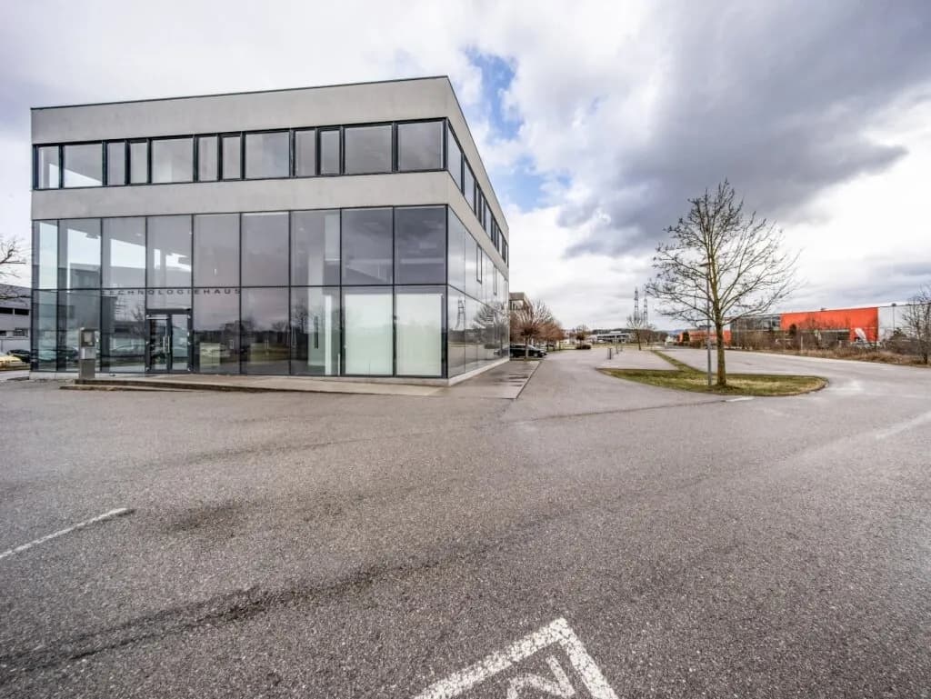9-Zimmer-Gewerbeimmobilie mieten in Steyr – 280 m², € 3.397 – Bild 8 von 13