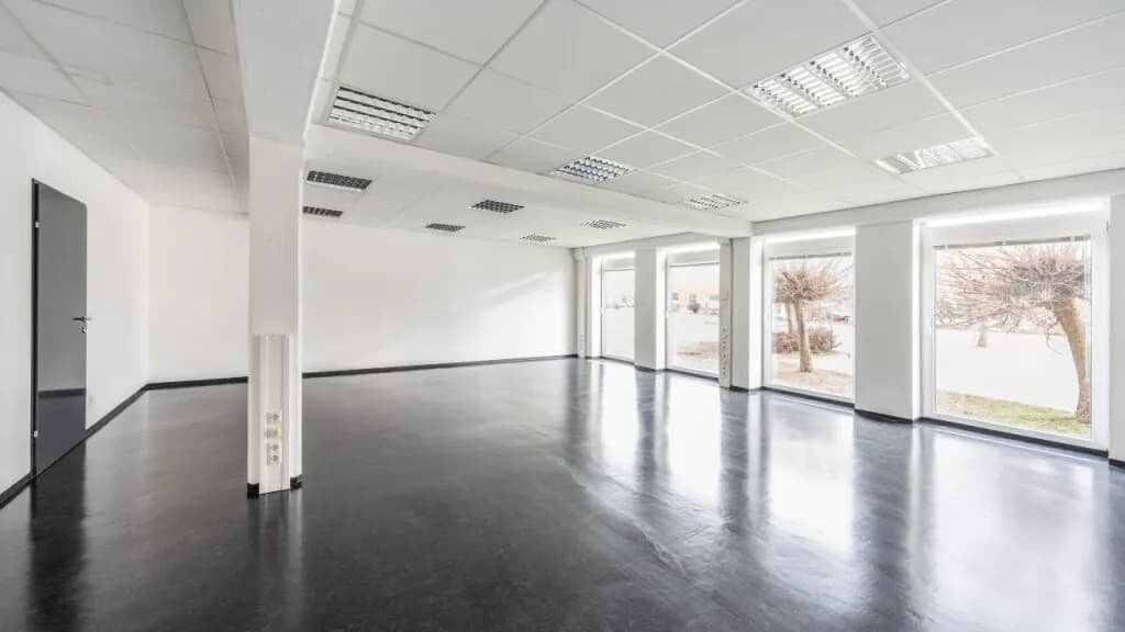9-Zimmer-Gewerbeimmobilie mieten in Steyr – 280 m², € 3.397 – Bild 11 von 13