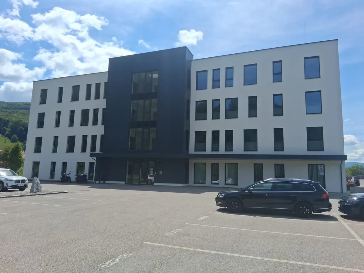 Gewerbeimmobilie mieten in Steyr-Land – 140 m², € 11 – Bild 1 von 9