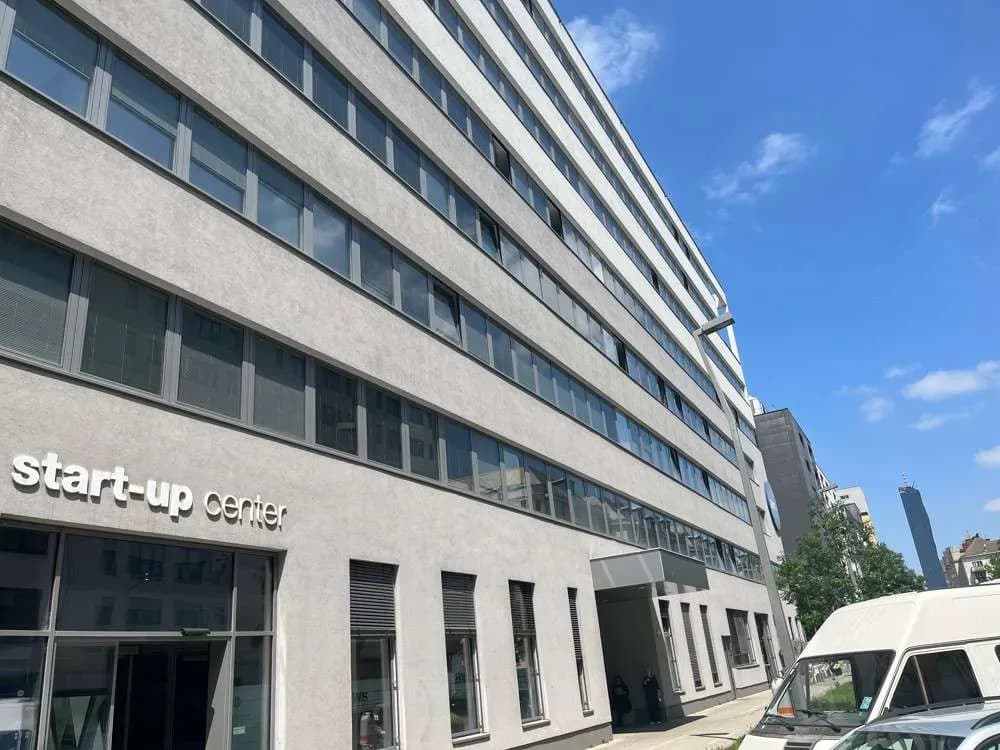 Gewerbeimmobilie mieten in Wien – 3 429 m², € 16