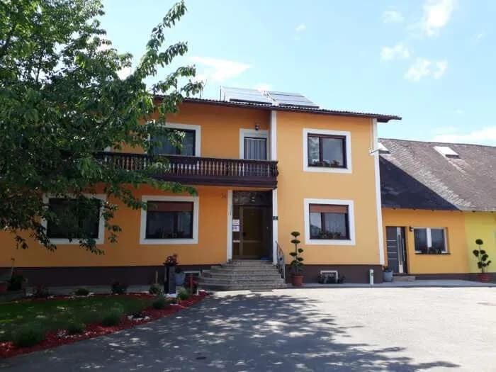 1-Zimmer-Wohnung mieten in Leibnitz – 16 m², € 385 – Bild 1 von 9