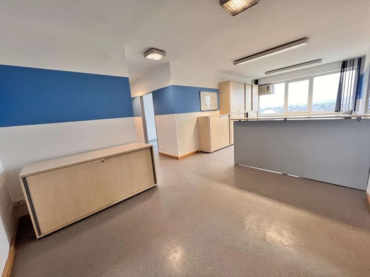 6-Zimmer-Gewerbeimmobilie mieten in Amstetten – 125 m², € 1.433 – Bild 3 von 11