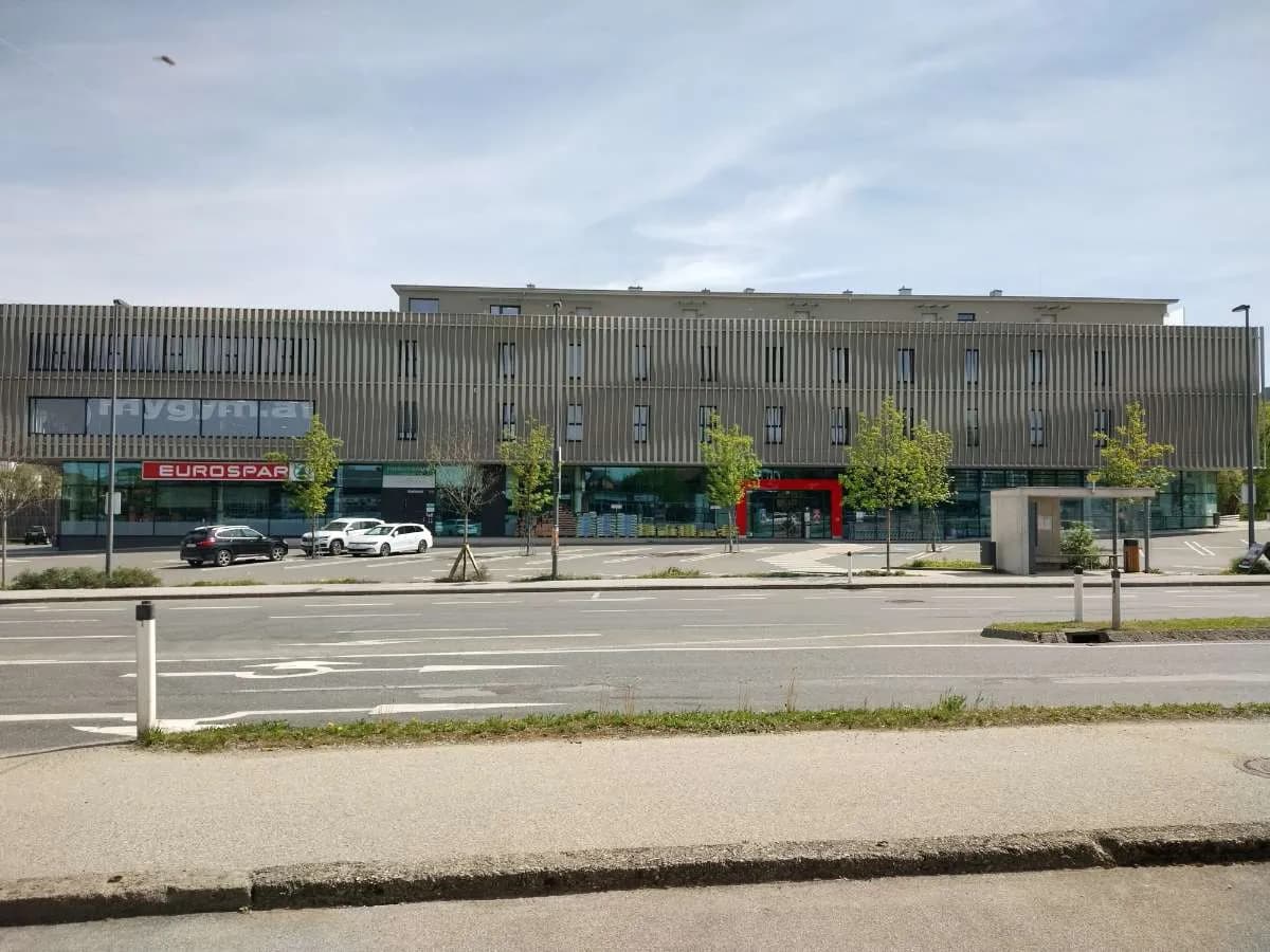 5-Zimmer-Gewerbeimmobilie mieten in Salzburg-Umgebung – 125 m², € 1.920 – Bild 2 von 14