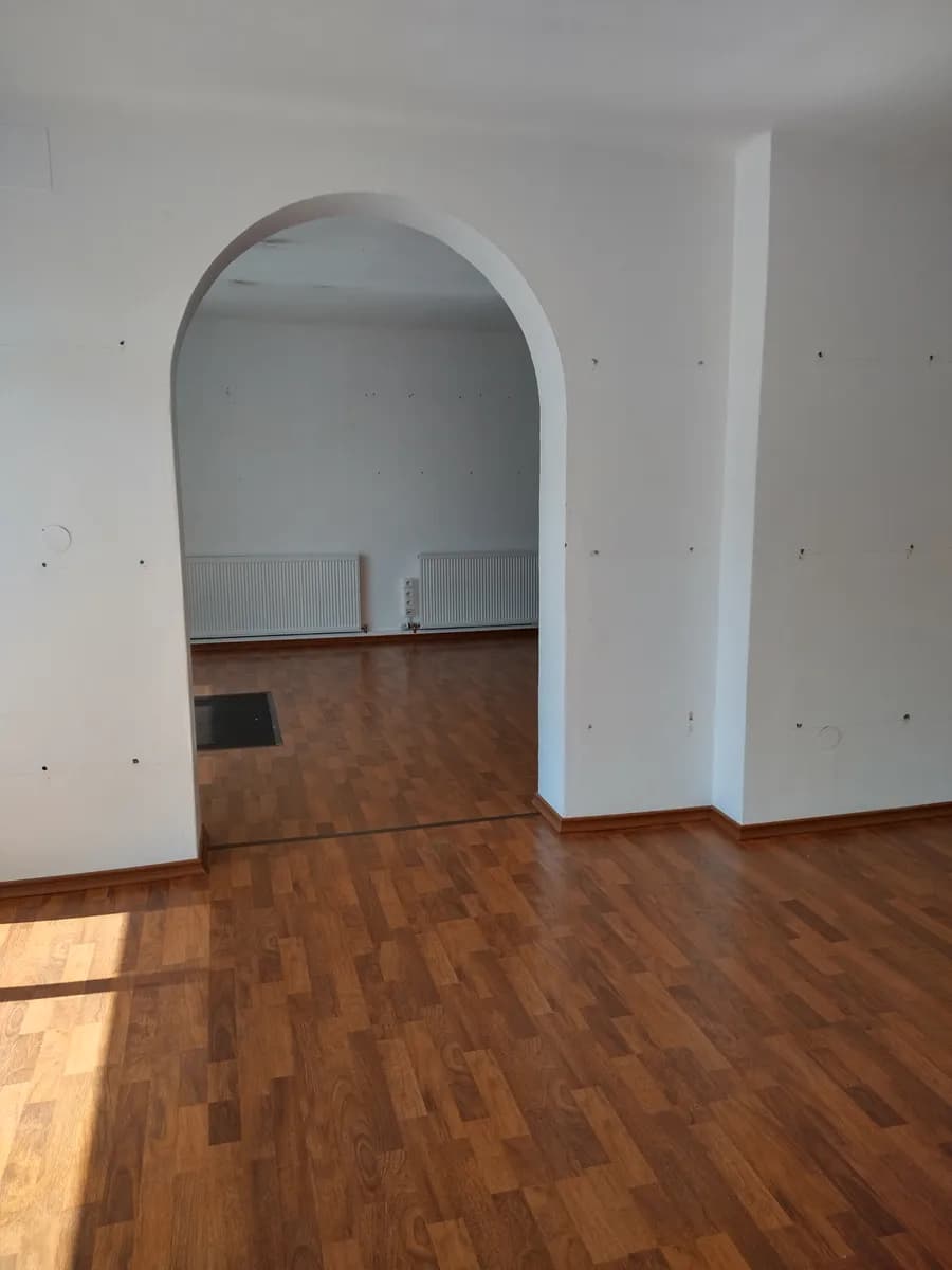 5-Zimmer-Gewerbeimmobilie mieten in Salzburg-Umgebung – 125 m², € 1.920 – Bild 8 von 14