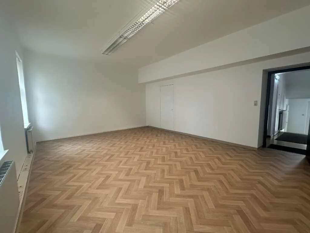 Gewerbeimmobilie mieten in Wiener Neustadt – 1 m², € 20