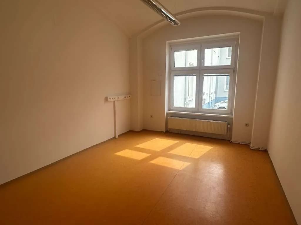 Gewerbeimmobilie mieten in Wiener Neustadt – 1 m², € 20 – Bild 9 von 18