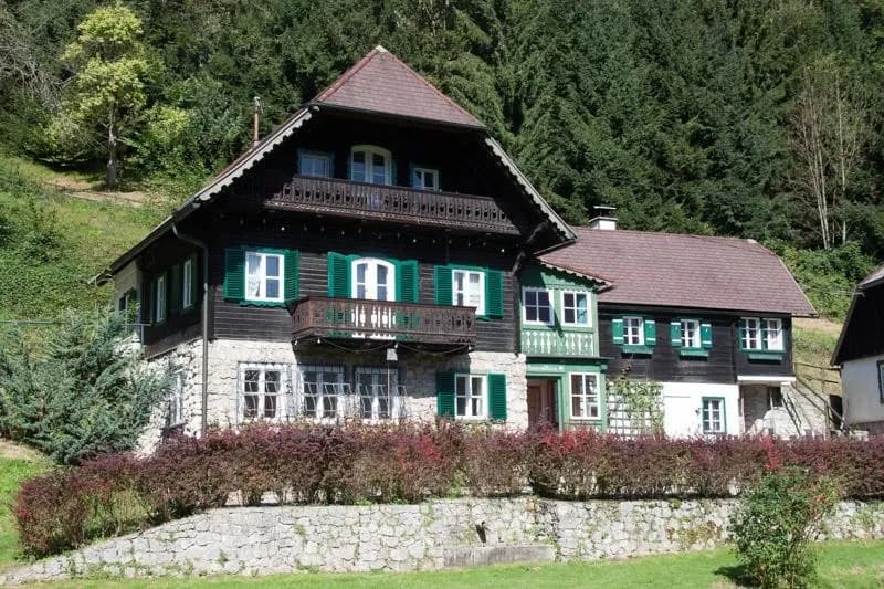 9-Zimmer-Haus kaufen in Gmunden – 180 m²