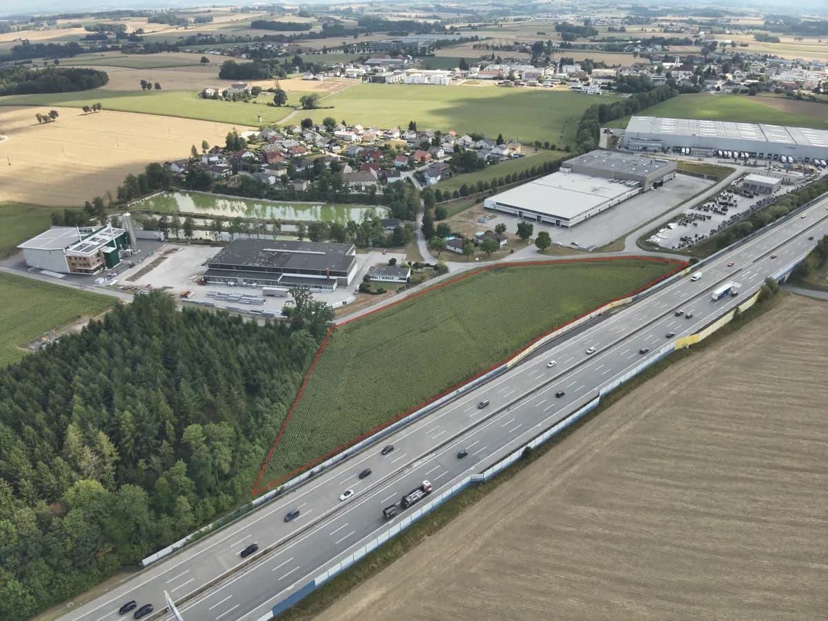 Immobilie mieten in Wels-Land – 15 500 m², € 11.625 – Bild 1 von 7