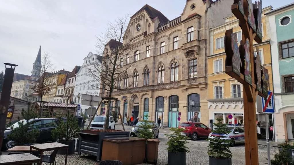 8-Zimmer-Gewerbeimmobilie mieten in Steyr – 240 m², € 1.440 – Bild 2 von 15