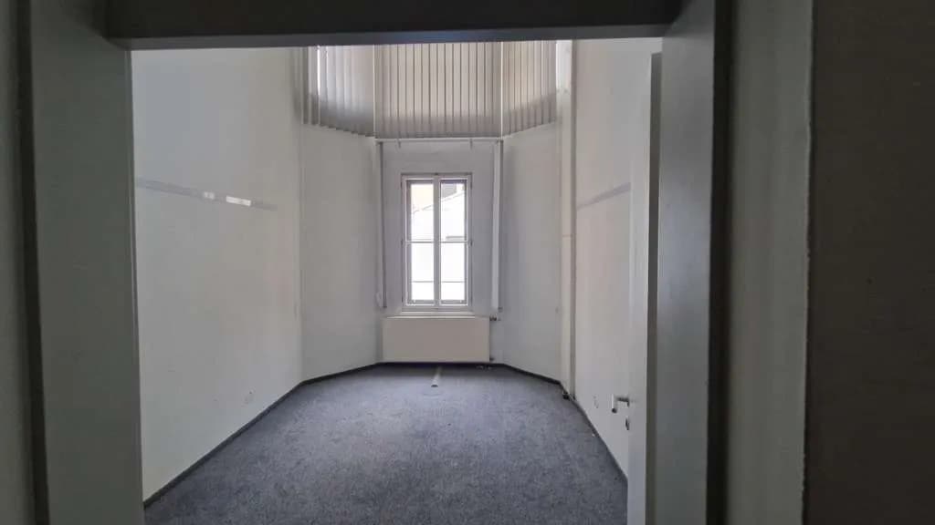 8-Zimmer-Gewerbeimmobilie mieten in Steyr – 240 m², € 1.440 – Bild 9 von 15