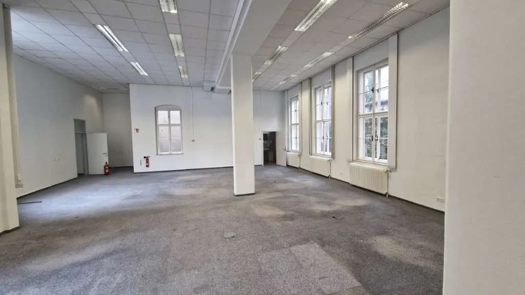 8-Zimmer-Gewerbeimmobilie mieten in Steyr – 240 m², € 1.440 – Bild 11 von 15
