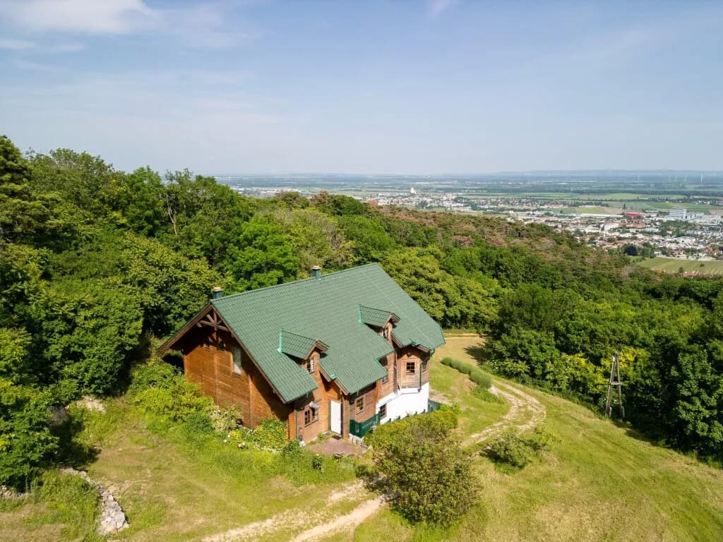 Haus mieten in Mödling – 420 m², € 4.200