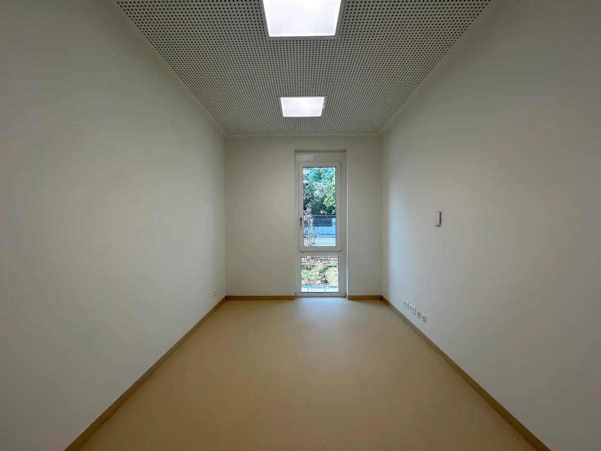 Gewerbeimmobilie mieten in Wien – 1 043 m², € 13.887