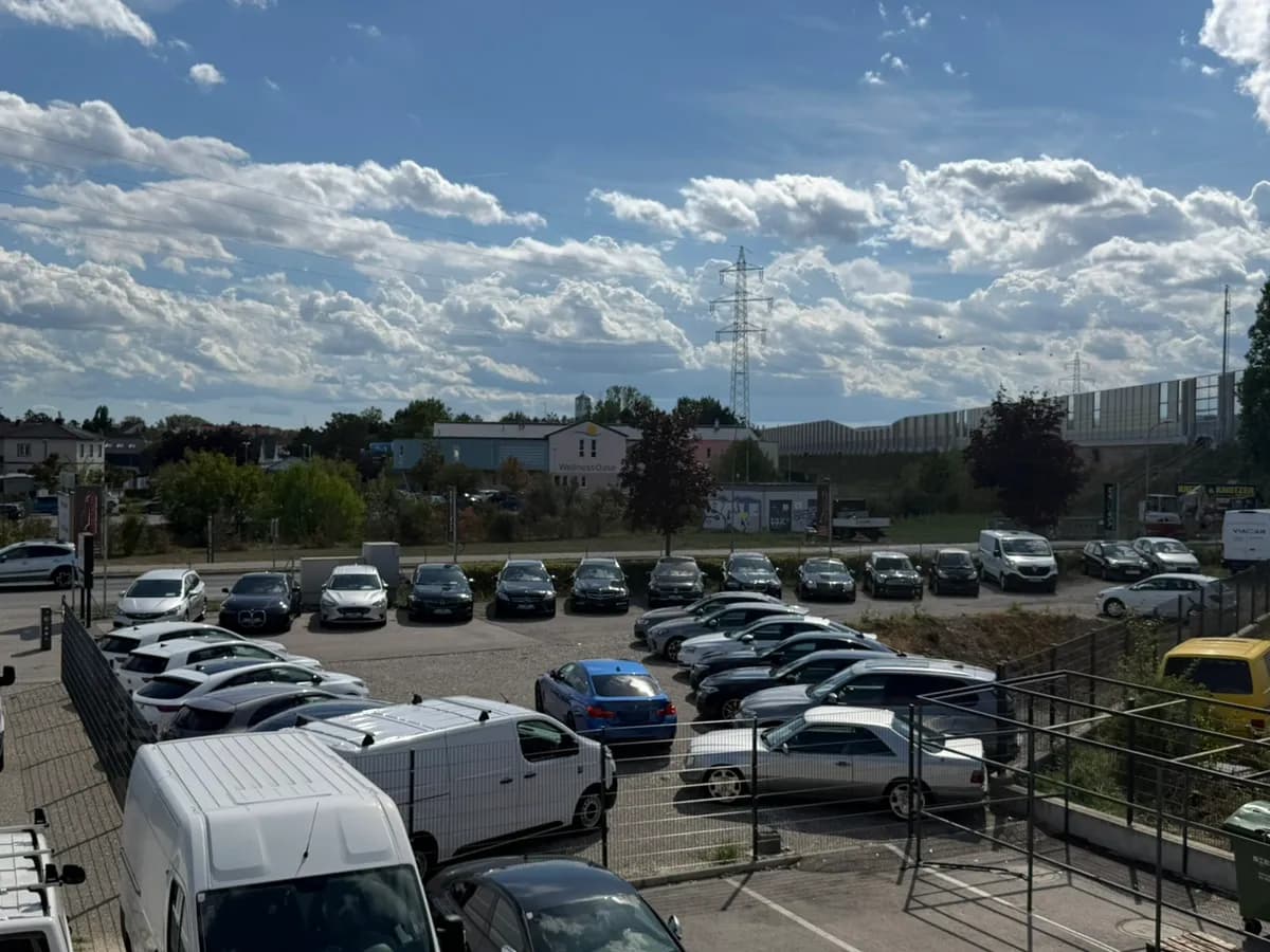 2-Zimmer-Gewerbeimmobilie mieten in Baden – 1 100 m², € 2.700 – Bild 2 von 12