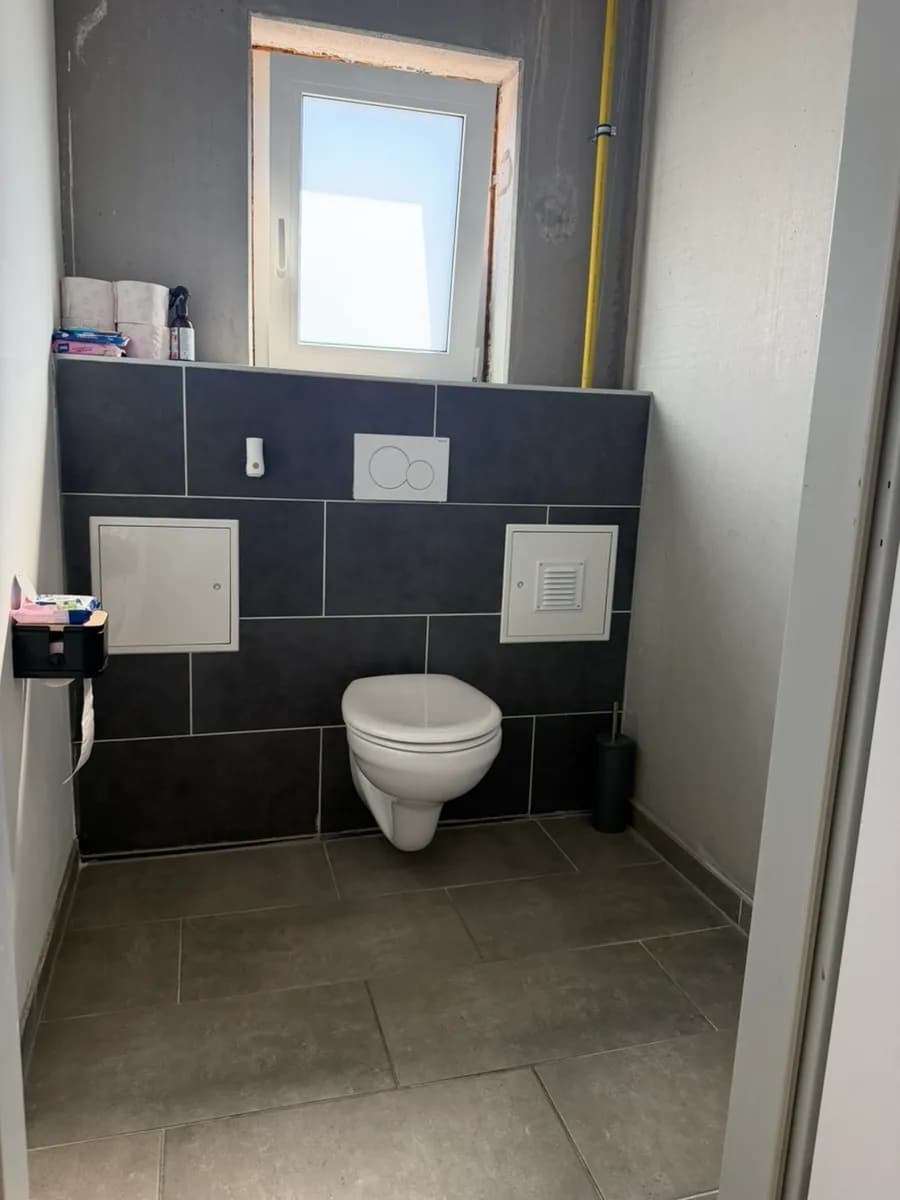 2-Zimmer-Gewerbeimmobilie mieten in Baden – 1 100 m², € 2.700 – Bild 7 von 12