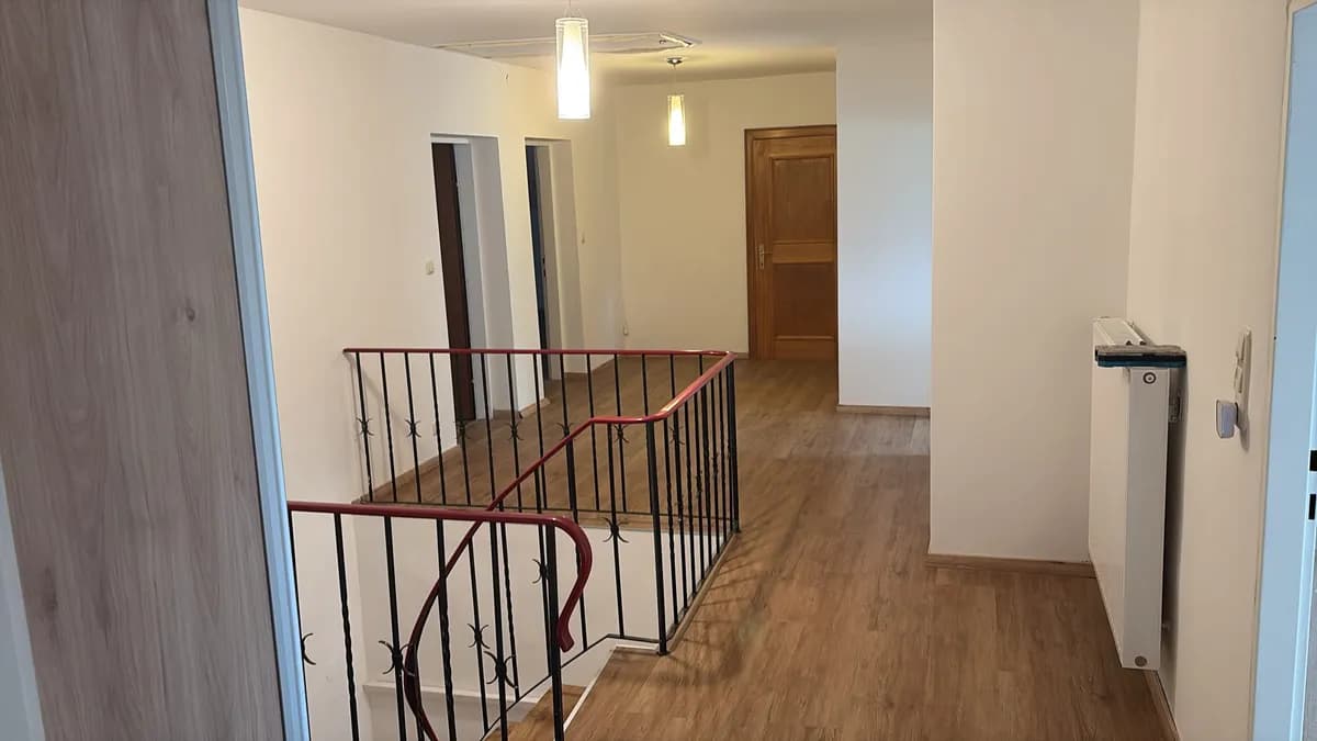 5-Zimmer-Gewerbeimmobilie mieten in Gmunden – 160 m², € 2.000 – Bild 5 von 5