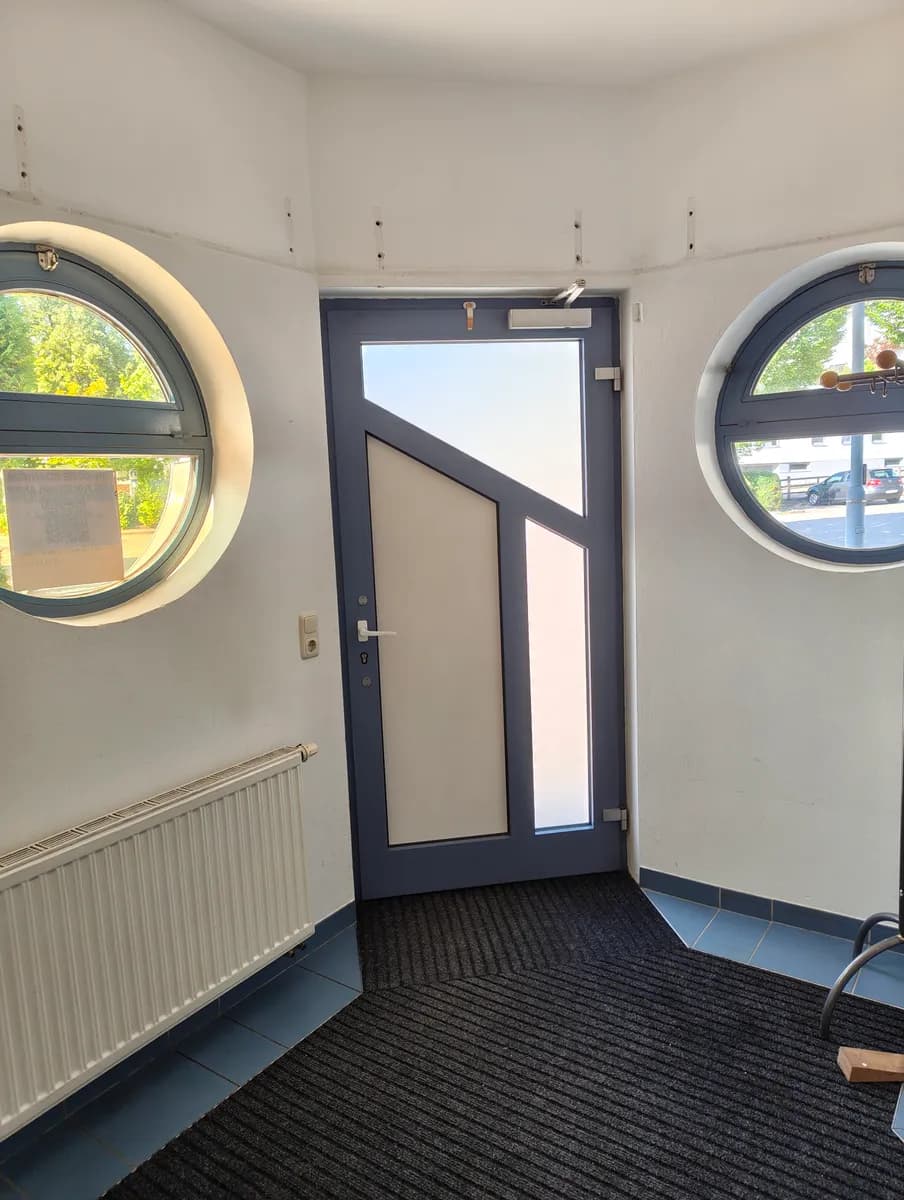 11-Zimmer-Gewerbeimmobilie mieten in Vöcklabruck – 100 m², € 9 – Bild 3 von 5