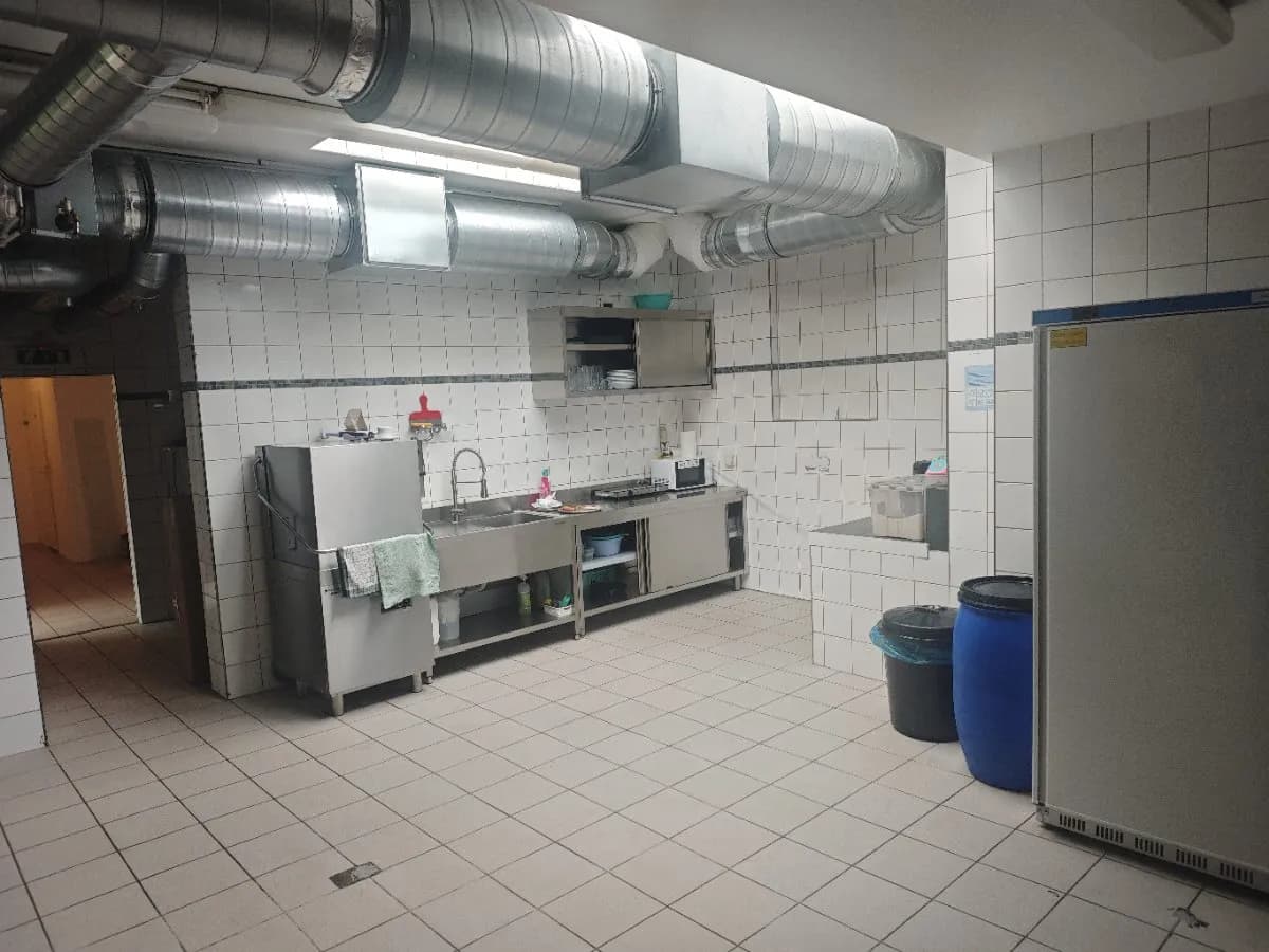 5-Zimmer-Gewerbeimmobilie mieten in Wiener Neustadt Land – 250 m², € 1.680 – Bild 17 von 18