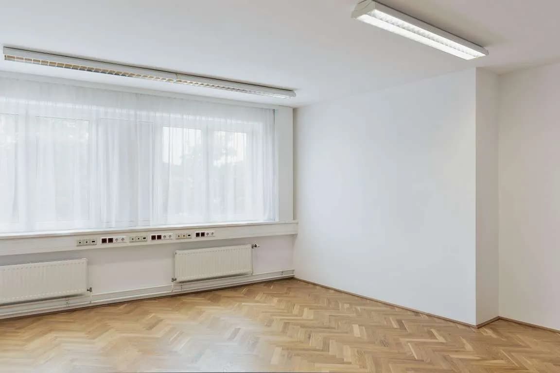 2-Zimmer-Gewerbeimmobilie mieten in Mödling – 90 m², € 1.300 – Bild 4 von 5