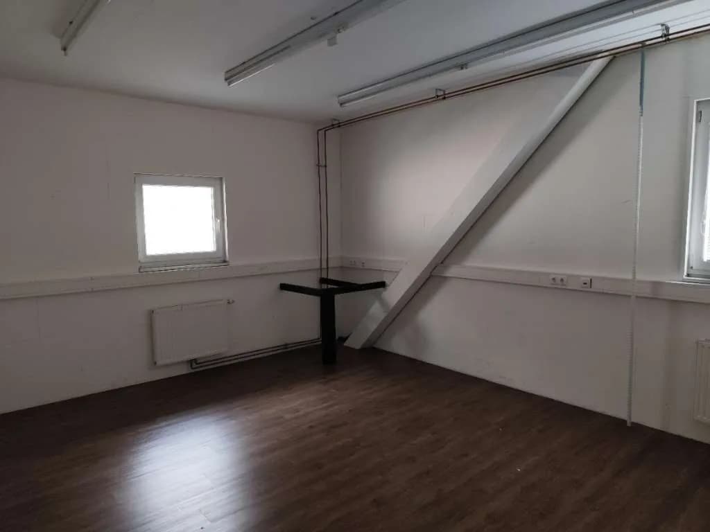 Gewerbeimmobilie mieten in Vöcklabruck – 300 m², € 7 – Bild 4 von 12