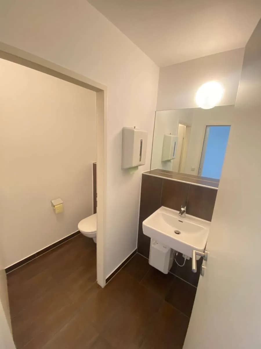 Gewerbeimmobilie mieten in Linz – 210 m², € 2.540 – Bild 12 von 18