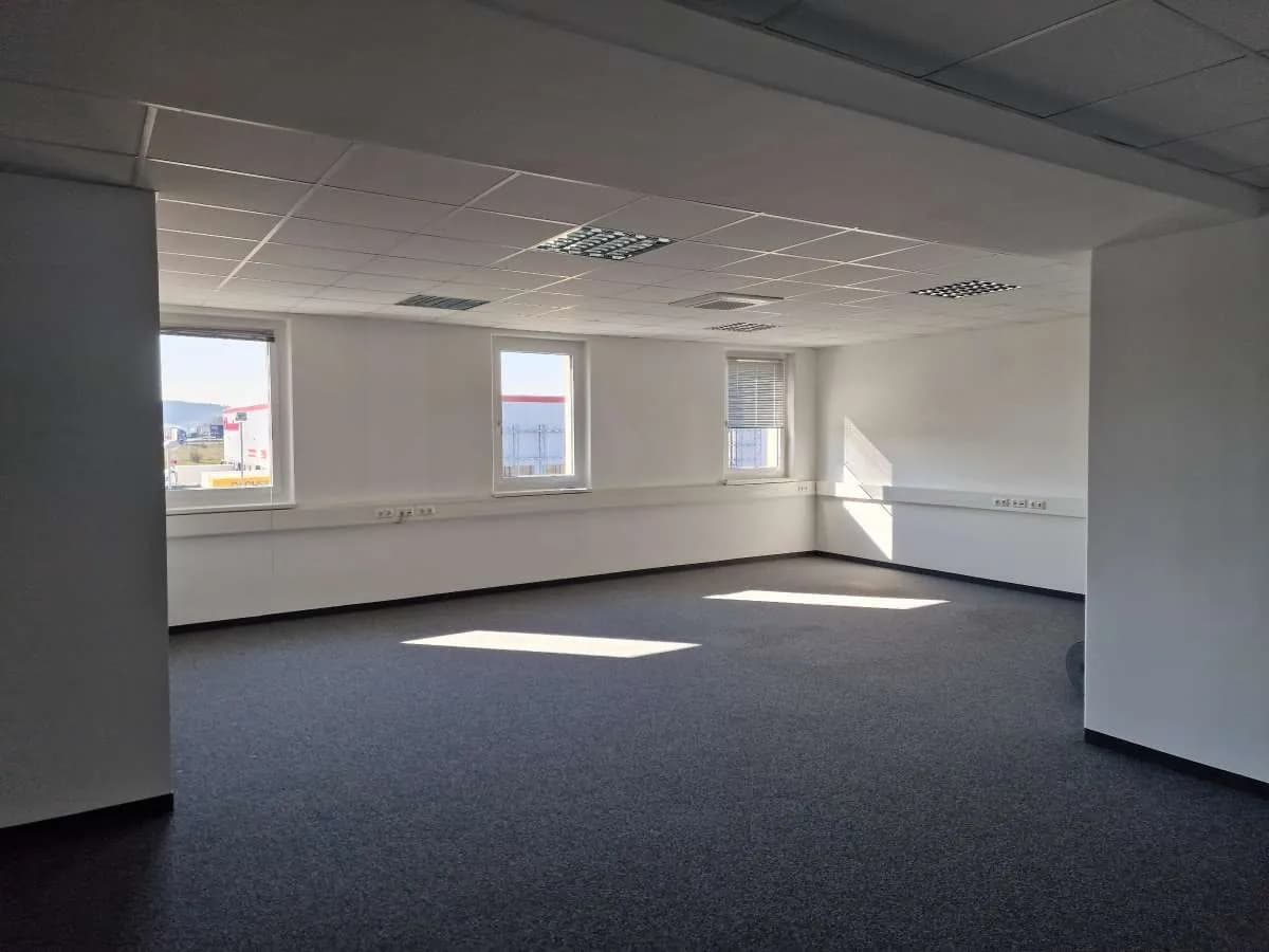 Gewerbeimmobilie mieten in Linz Land – 142 m², € 1.648 – Bild 2 von 5