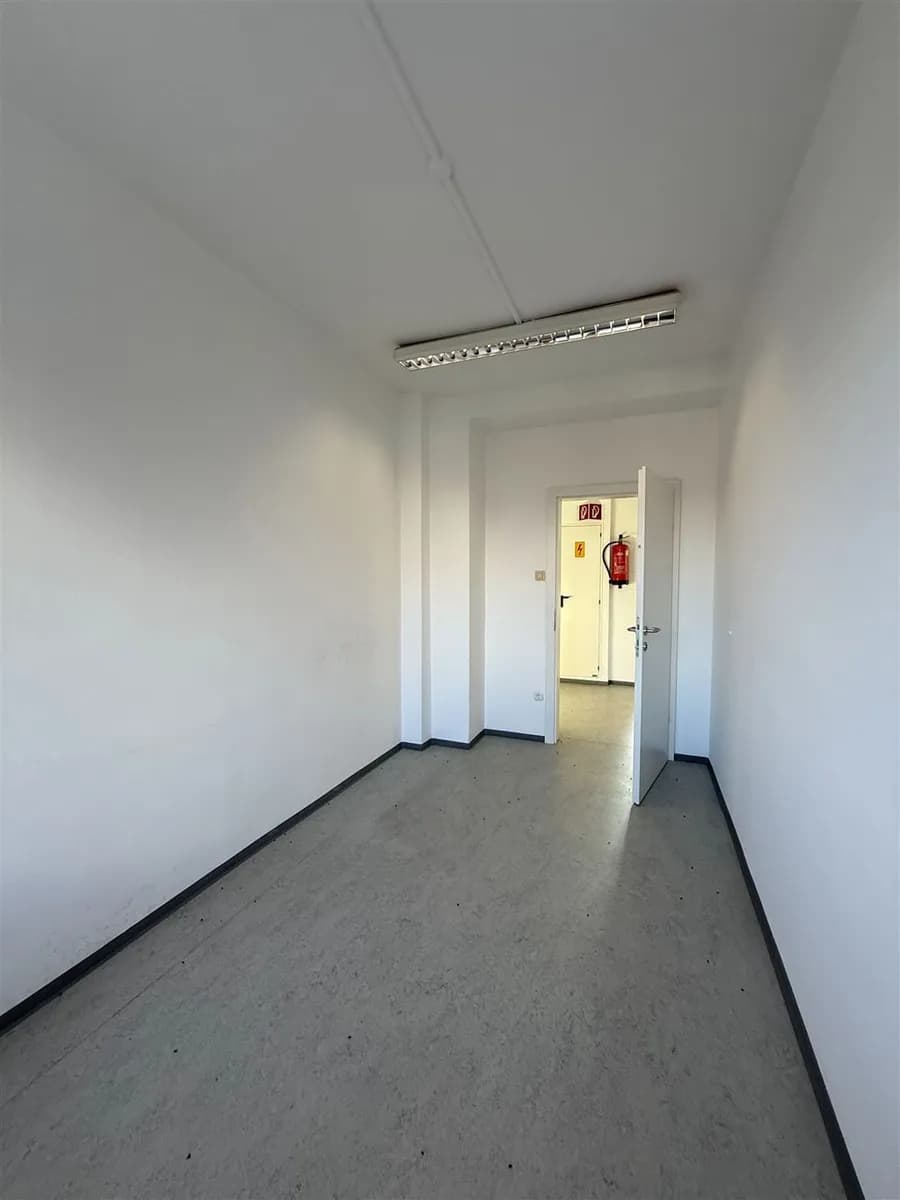 3-Zimmer-Gewerbeimmobilie mieten in Hallein – 33 m², € 544 – Bild 9 von 35