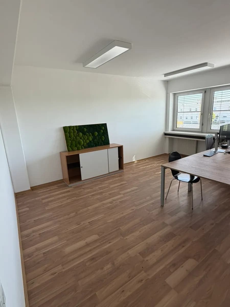 1-Zimmer-Gewerbeimmobilie mieten in Linz Land – 30 m², € 350 – Bild 2 von 3