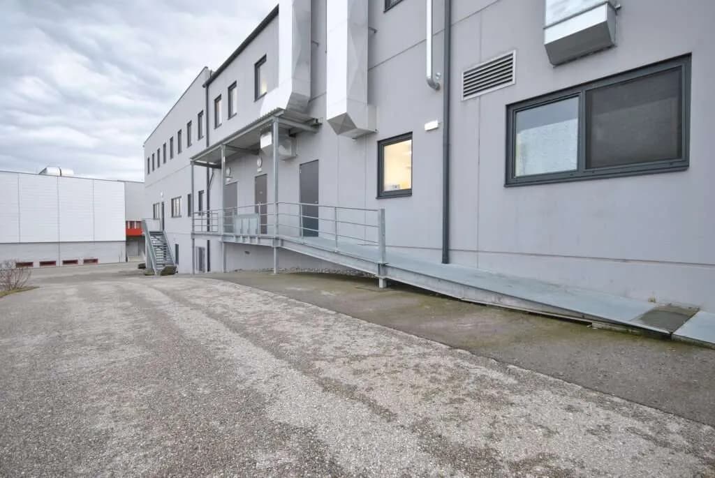 Gewerbeimmobilie mieten in Neunkirchen – 107 m², € 1.496 – Bild 6 von 10