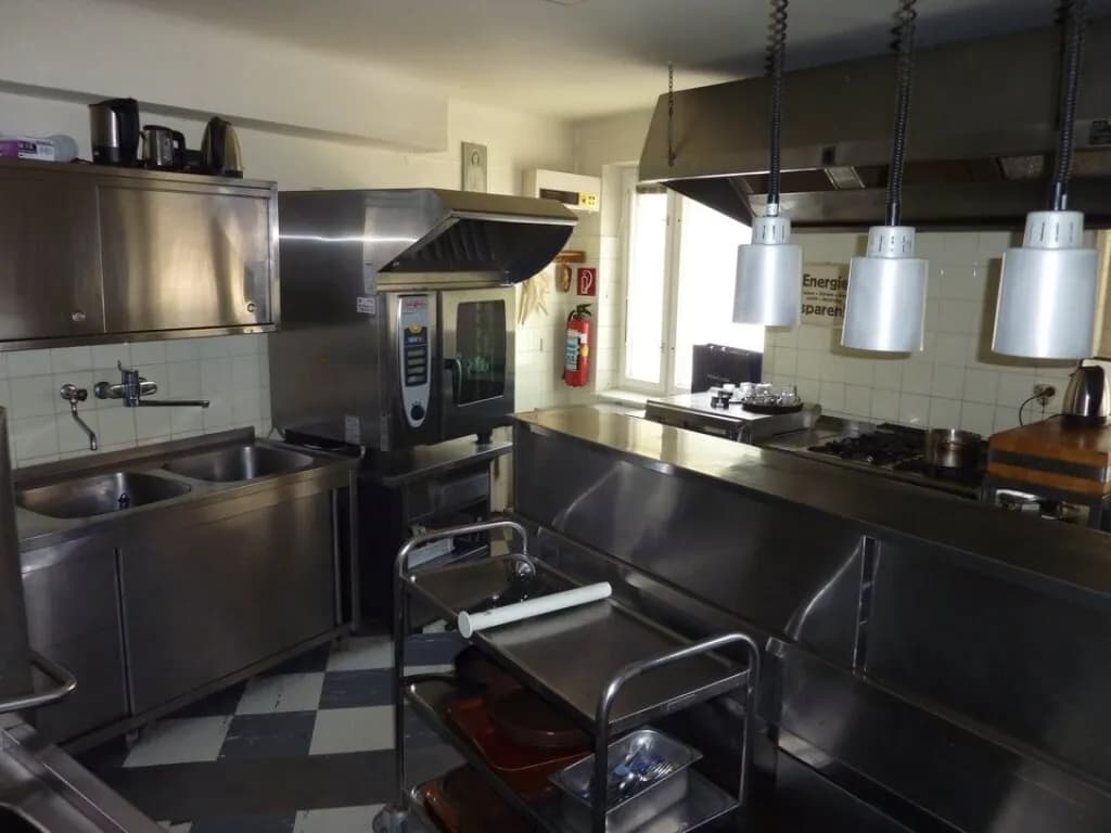 31-Zimmer-Gewerbeimmobilie kaufen in Baden – 1 200 m², € 1.390.000 – Bild 5 von 21