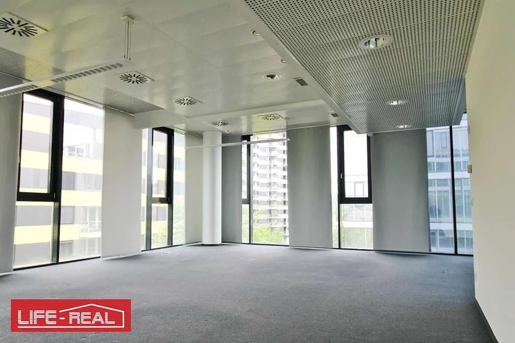 Gewerbeimmobilie mieten in Linz – 979 m², € 16.219