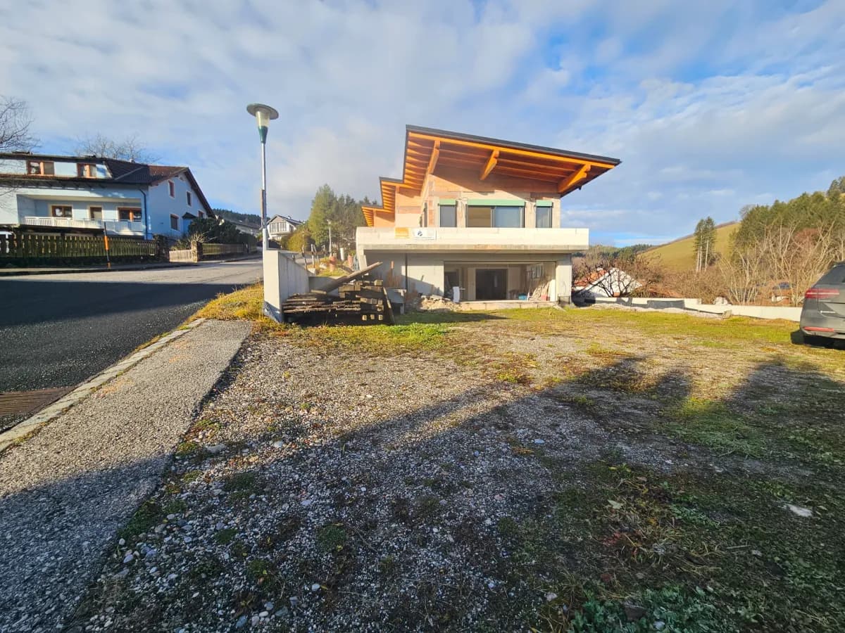 4-Zimmer-Haus kaufen in Neunkirchen – 243 m², € 440.000 – Bild 2 von 25