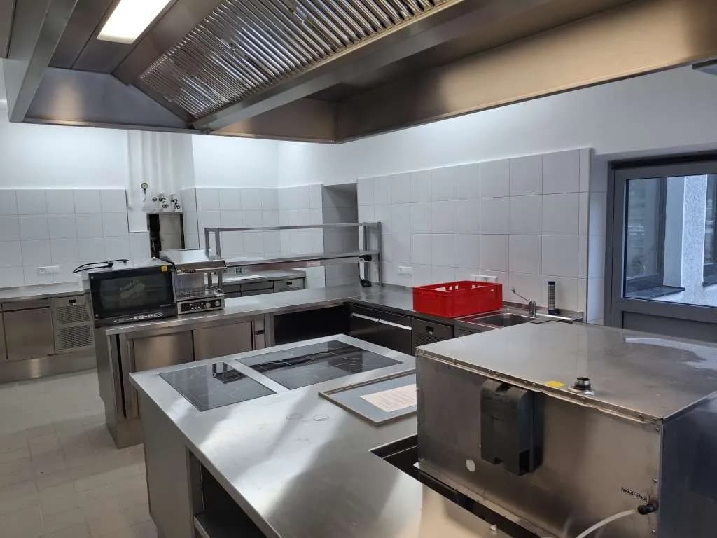 Gewerbeimmobilie kaufen in Gmunden – 640 m², € 1.340.000 – Bild 8 von 10
