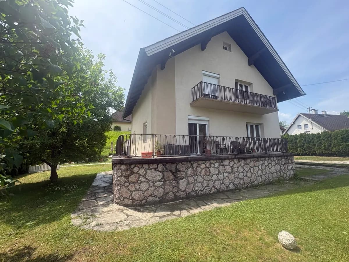 Haus kaufen in Gmunden – 150 m², € 520.000